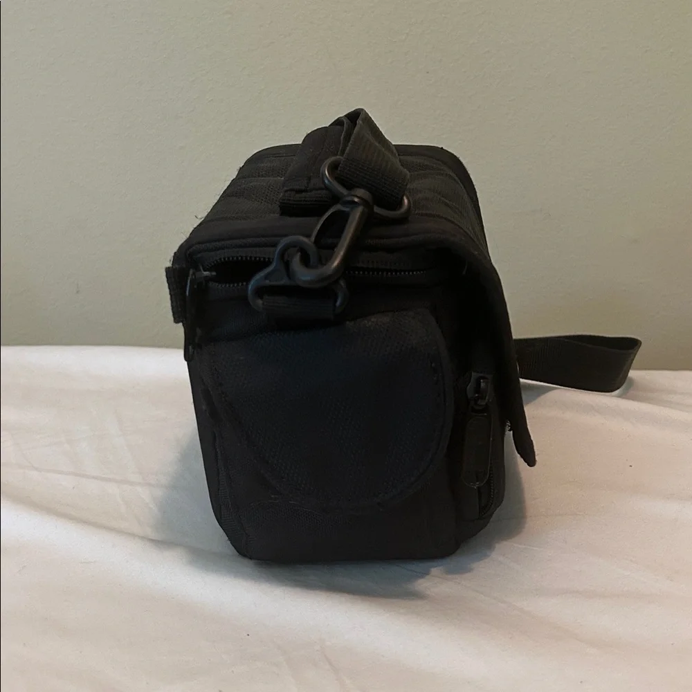 Lowepro Edit 110 Black Compact Camera Bag - Shoulder Carry